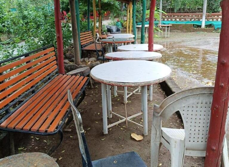 리조트 Vishranti Farm Neral