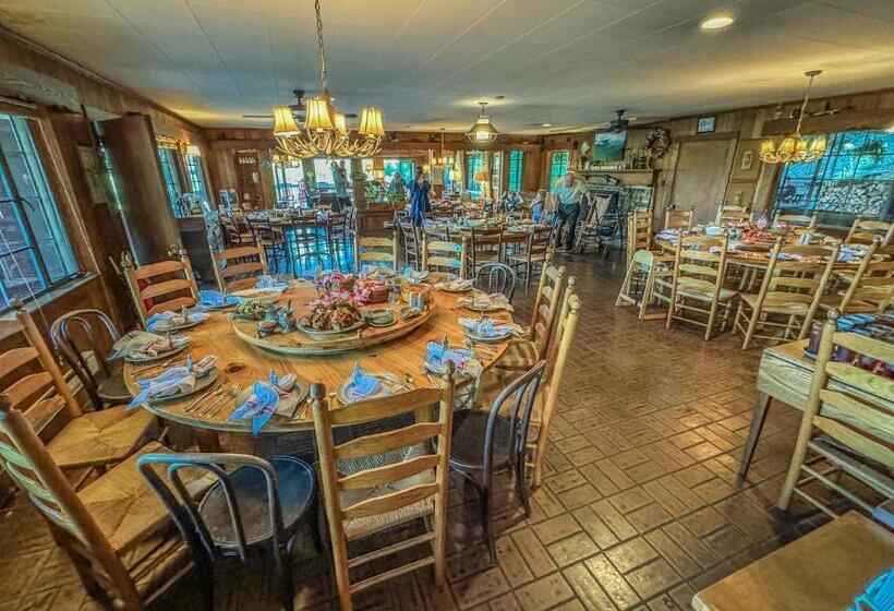 הוסטל Hemlock Inn