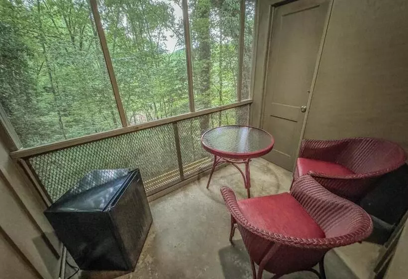 Retkeilymaja Hemlock Inn