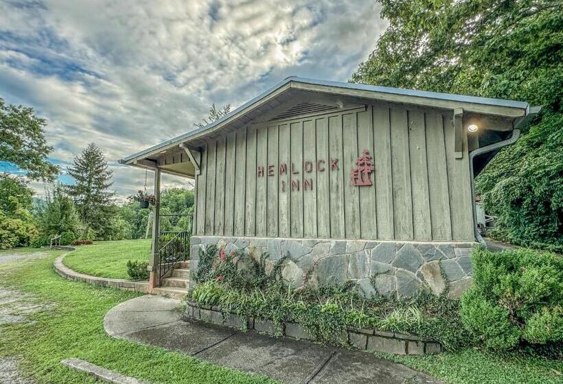 הוסטל Hemlock Inn