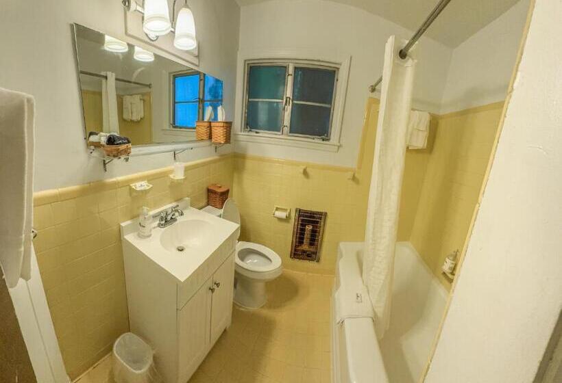 הוסטל Hemlock Inn