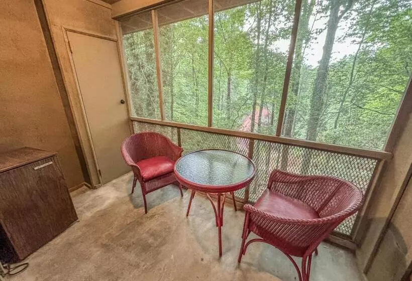 Retkeilymaja Hemlock Inn