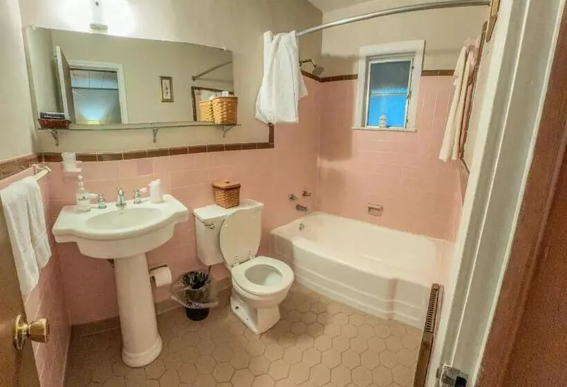 Retkeilymaja Hemlock Inn