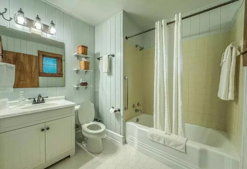 Retkeilymaja Hemlock Inn