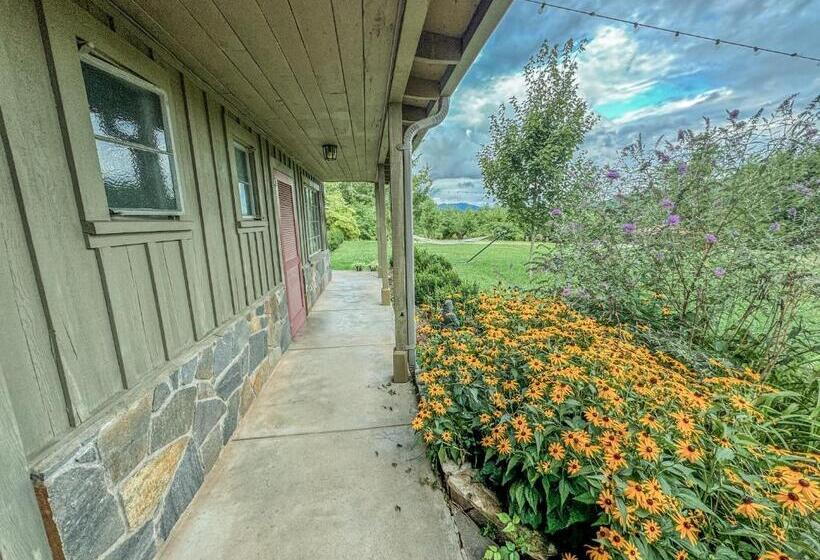 הוסטל Hemlock Inn