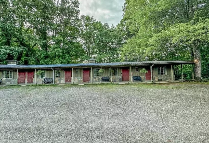 Retkeilymaja Hemlock Inn