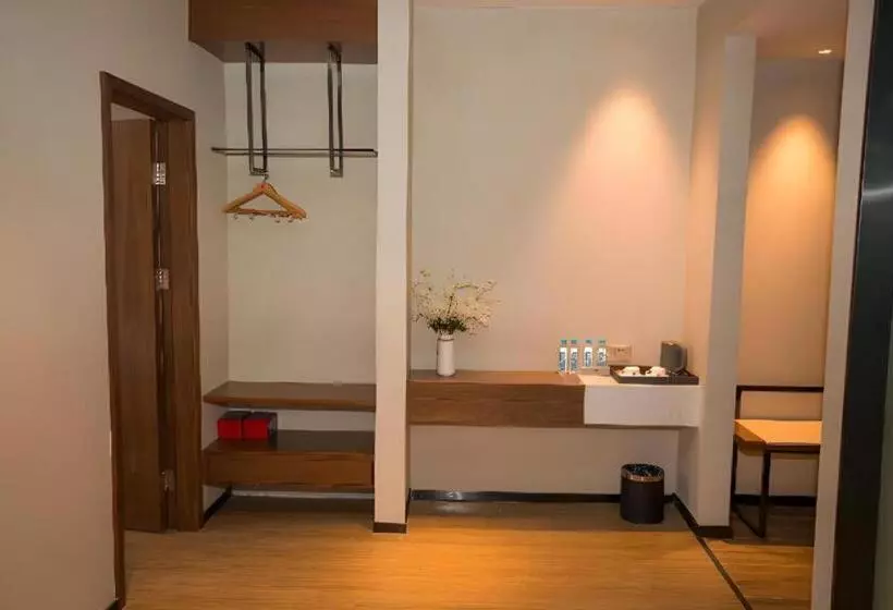 Borrman Hotel Baise High Speed Railway Station Hengning Plaza