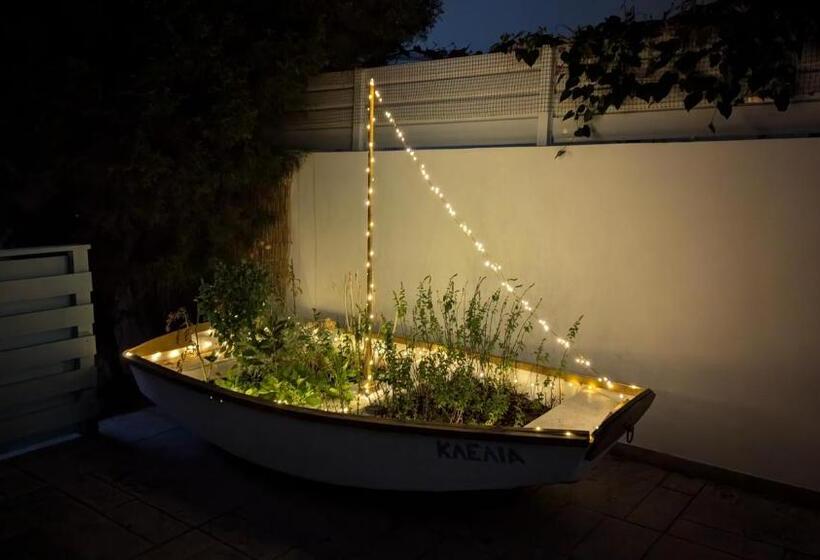 پانسیون Under The Palms