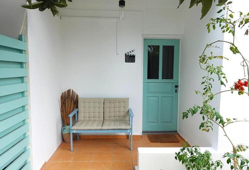 پانسیون Under The Palms