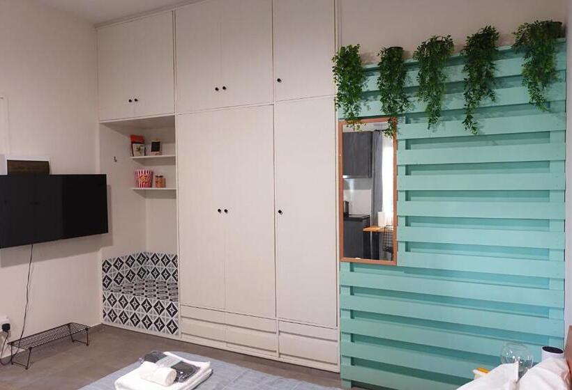 پانسیون Under The Palms