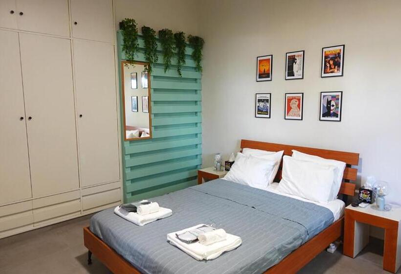 پانسیون Under The Palms