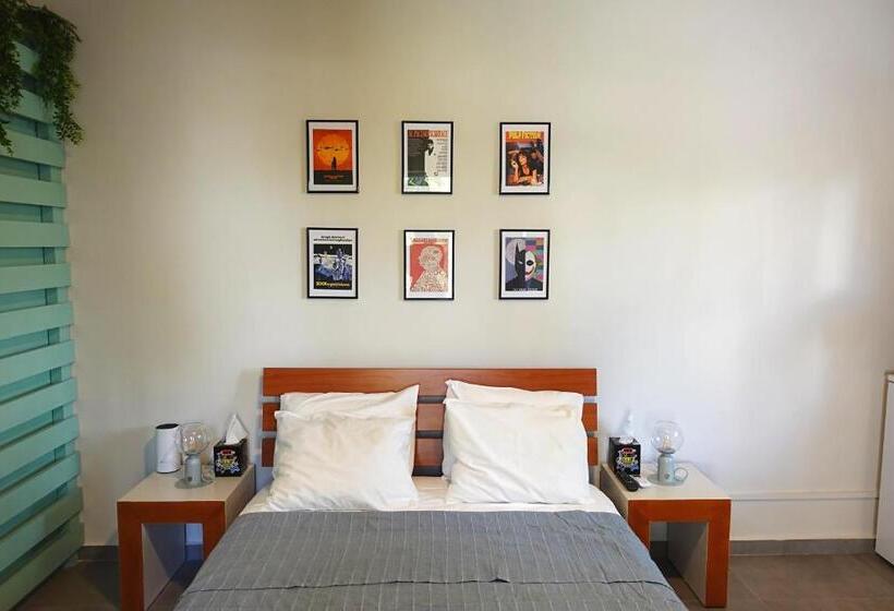 پانسیون Under The Palms