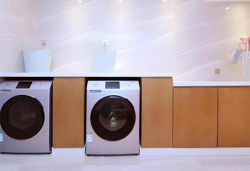 Borrman Hotel Guiyang Guanshanhu International Conference Center Metro Station