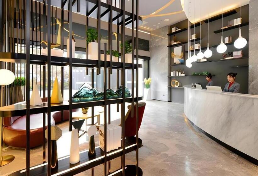 Borrman Hotel Guiyang Guanshanhu International Conference Center Metro Station