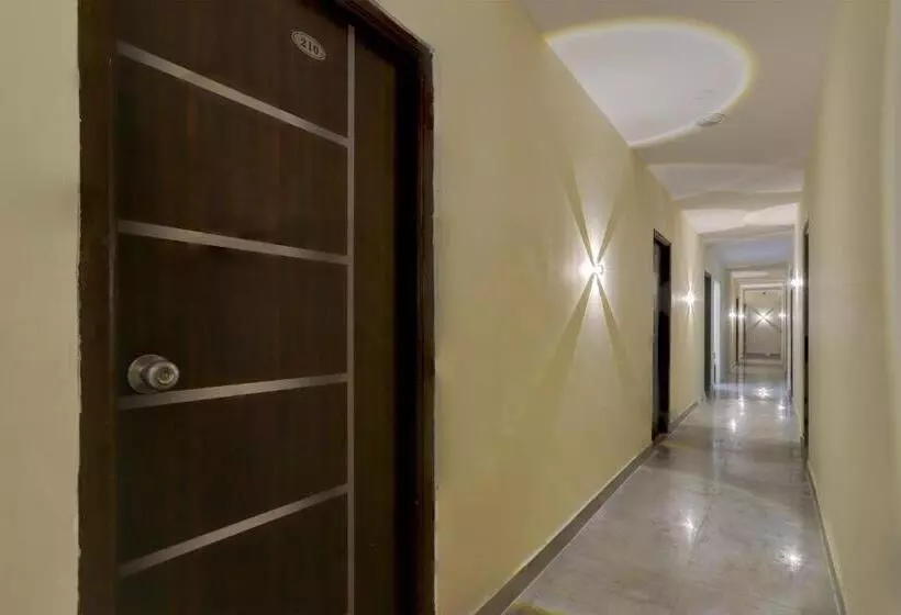 ホテル Oyo Dolphin Inn Residency