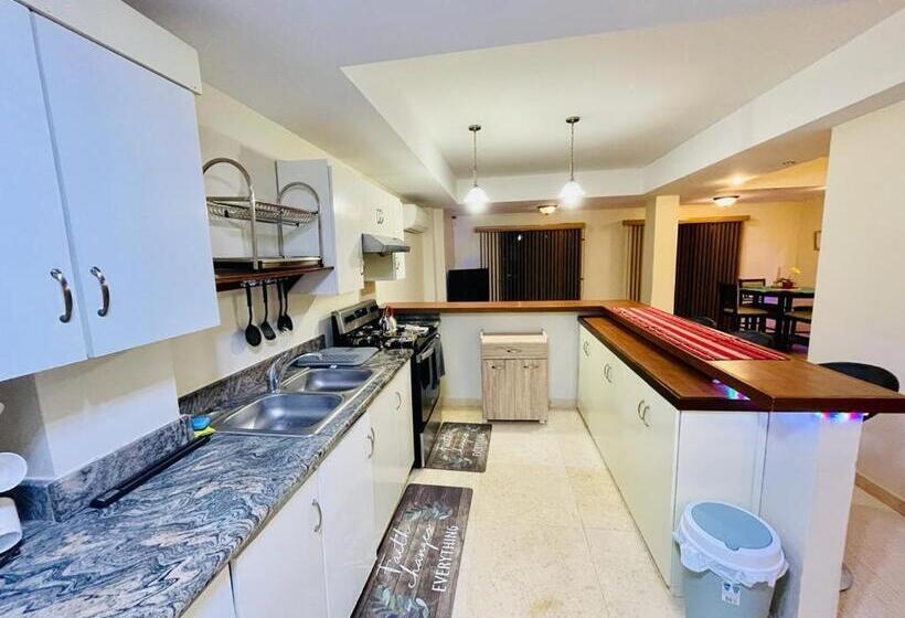 پانسیون Under The Stars