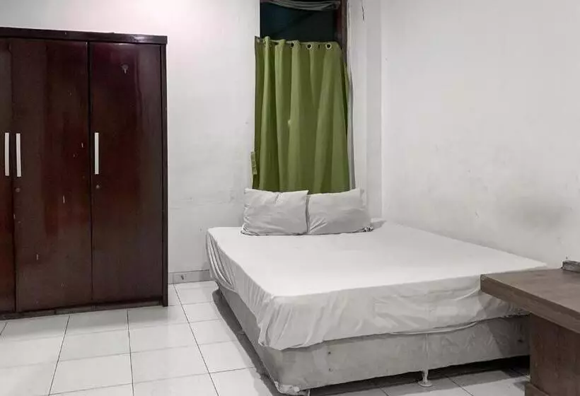 Hotelli Bojongsoang Guesthouse Redpartner