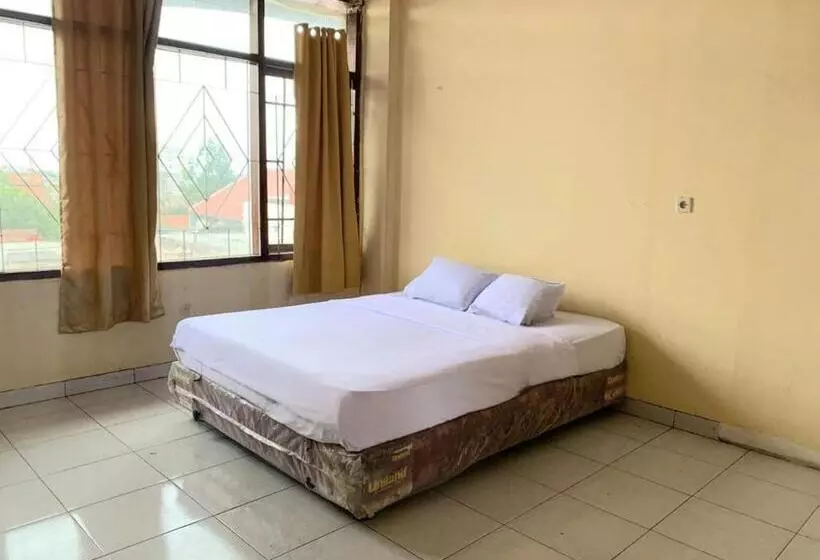 Hotelli Bojongsoang Guesthouse Redpartner