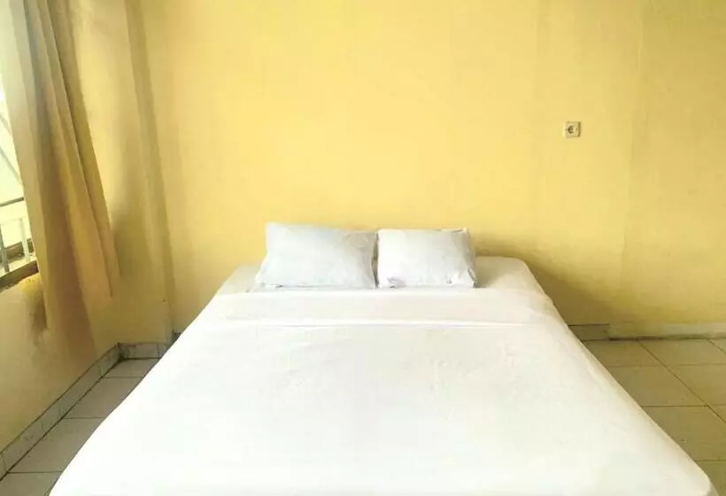 Hotelli Bojongsoang Guesthouse Redpartner
