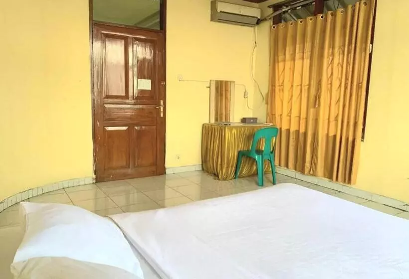 Hotelli Bojongsoang Guesthouse Redpartner