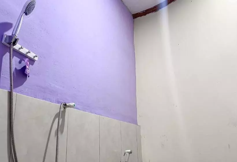 Hotelli Bojongsoang Guesthouse Redpartner