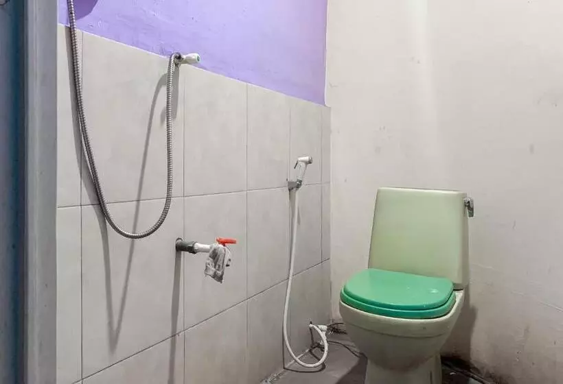 Hotelli Bojongsoang Guesthouse Redpartner