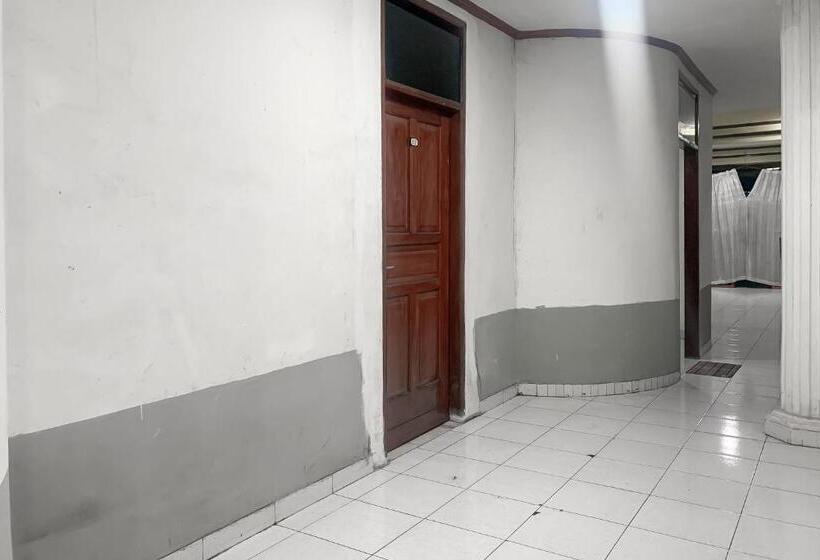 Hotel Bojongsoang Guesthouse Redpartner