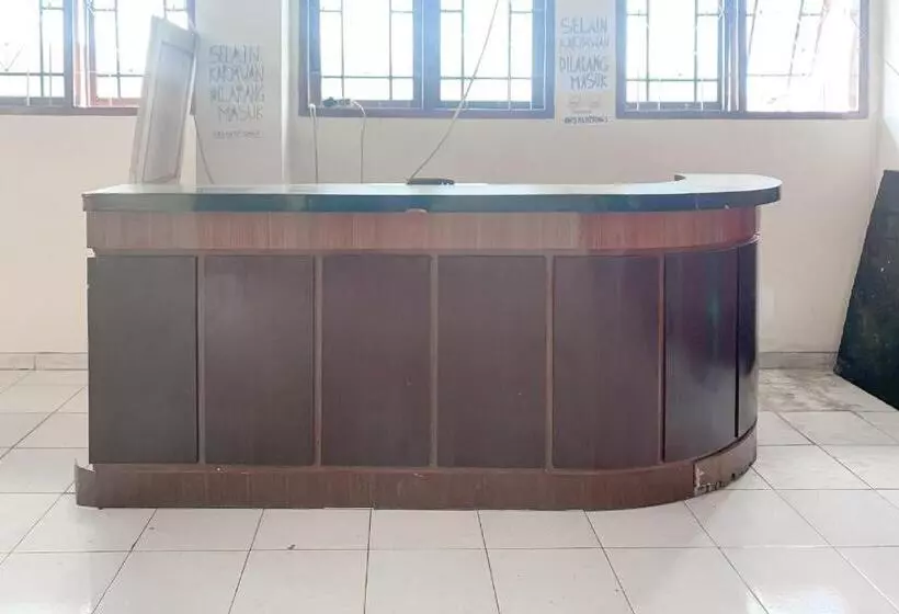 Hotelli Bojongsoang Guesthouse Redpartner