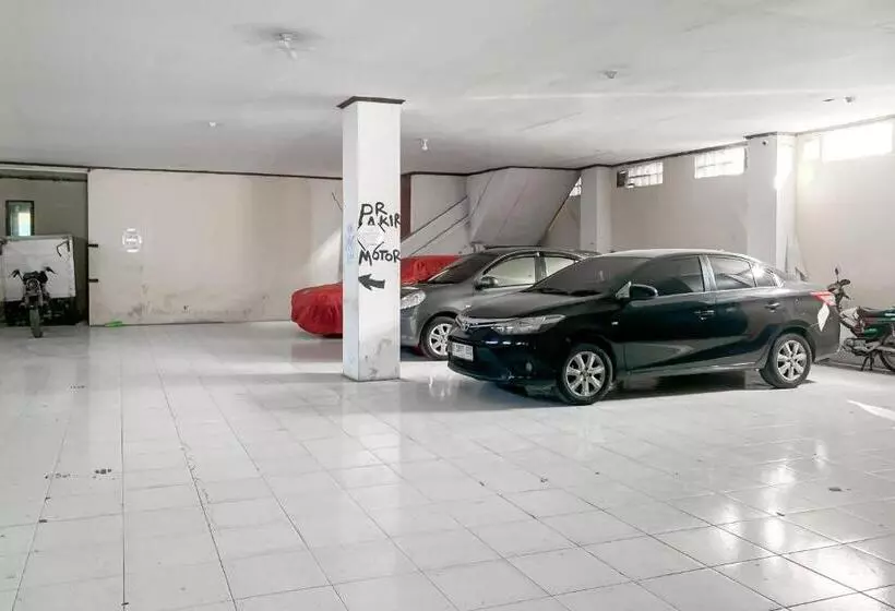 Hotelli Bojongsoang Guesthouse Redpartner