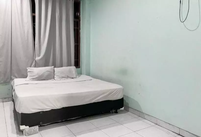 Hotelli Bojongsoang Guesthouse Redpartner