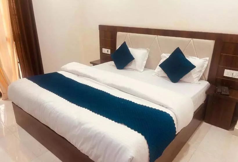 ホテル Divine Ganga   Luxury Comfort ! Travellers Delight ! Budget Friendly ! Prime Location ! Guest Favour