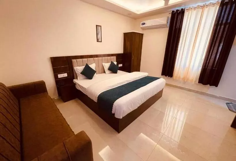 ホテル Divine Ganga   Luxury Comfort ! Travellers Delight ! Budget Friendly ! Prime Location ! Guest Favour