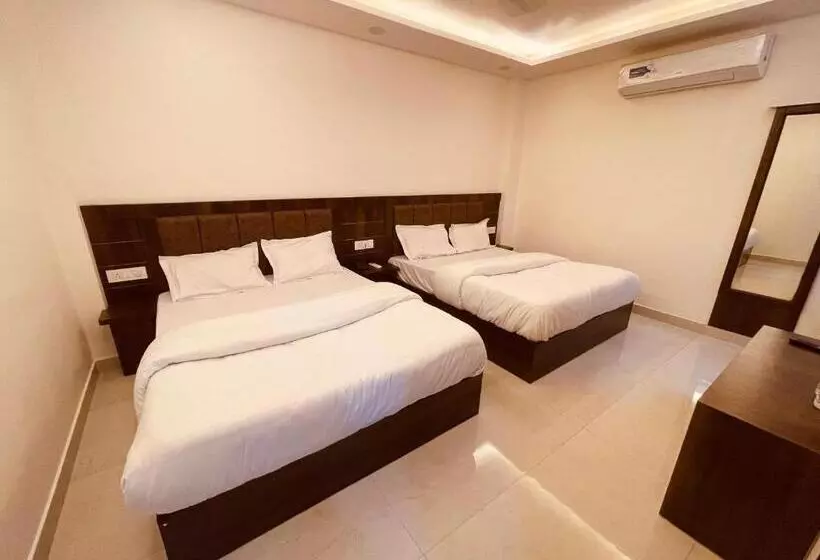 ホテル Divine Ganga   Luxury Comfort ! Travellers Delight ! Budget Friendly ! Prime Location ! Guest Favour