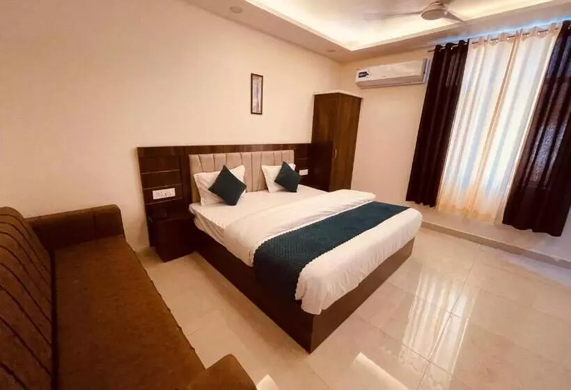 ホテル Divine Ganga   Luxury Comfort ! Travellers Delight ! Budget Friendly ! Prime Location ! Guest Favour