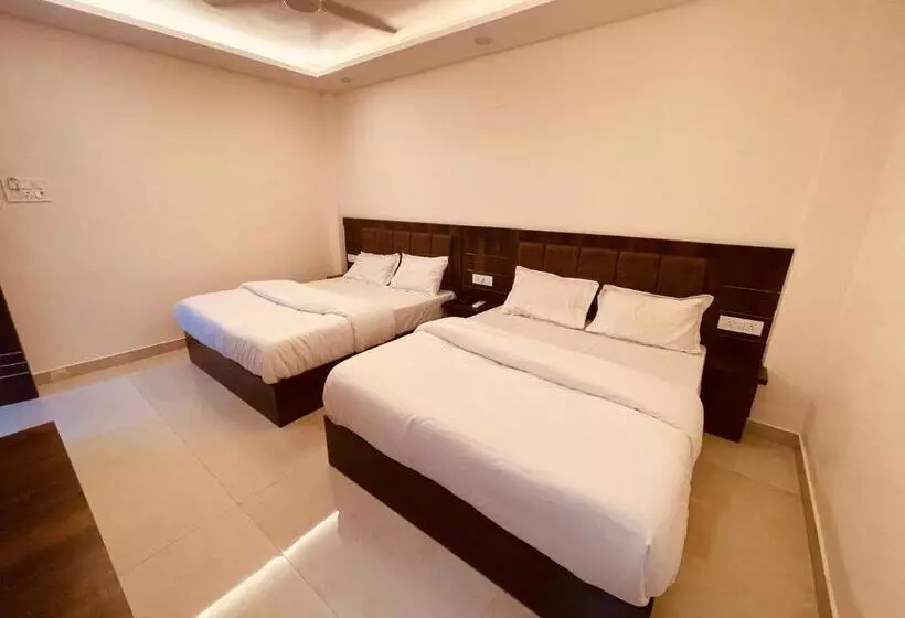 ホテル Divine Ganga   Luxury Comfort ! Travellers Delight ! Budget Friendly ! Prime Location ! Guest Favour