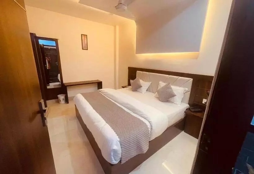 ホテル Divine Ganga   Luxury Comfort ! Travellers Delight ! Budget Friendly ! Prime Location ! Guest Favour