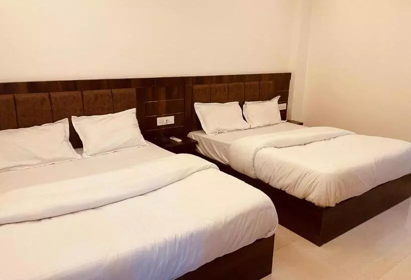 ホテル Divine Ganga   Luxury Comfort ! Travellers Delight ! Budget Friendly ! Prime Location ! Guest Favour