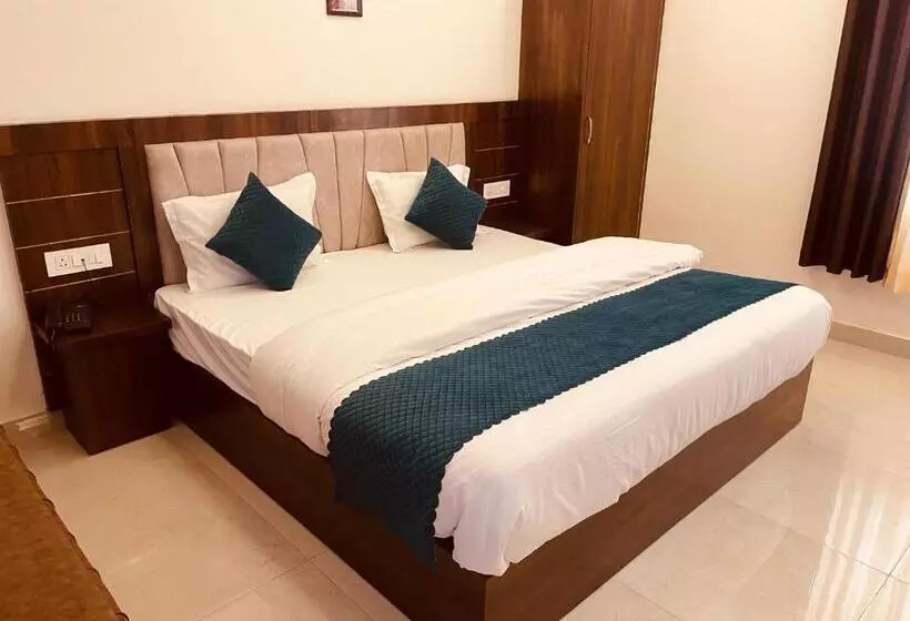 ホテル Divine Ganga   Luxury Comfort ! Travellers Delight ! Budget Friendly ! Prime Location ! Guest Favour