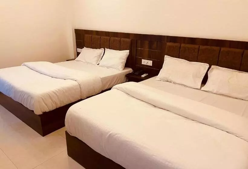 ホテル Divine Ganga   Luxury Comfort ! Travellers Delight ! Budget Friendly ! Prime Location ! Guest Favour