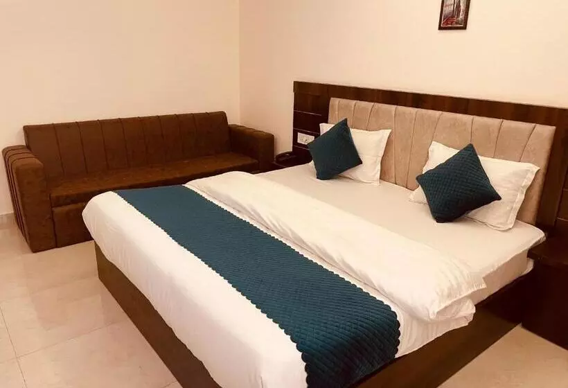 ホテル Divine Ganga   Luxury Comfort ! Travellers Delight ! Budget Friendly ! Prime Location ! Guest Favour
