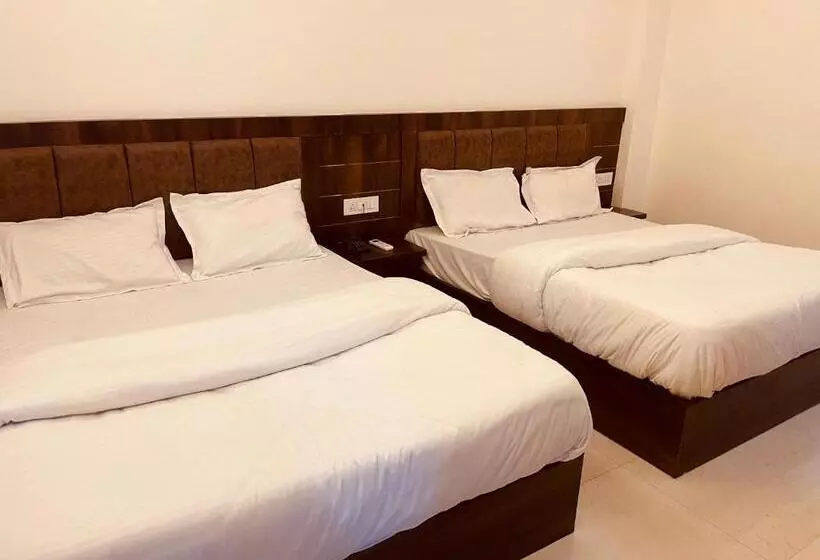 ホテル Divine Ganga   Luxury Comfort ! Travellers Delight ! Budget Friendly ! Prime Location ! Guest Favour
