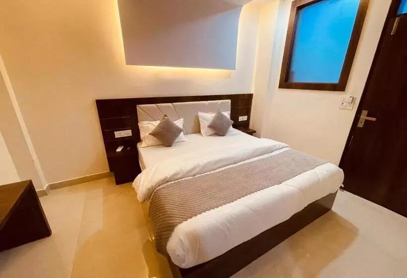 ホテル Divine Ganga   Luxury Comfort ! Travellers Delight ! Budget Friendly ! Prime Location ! Guest Favour
