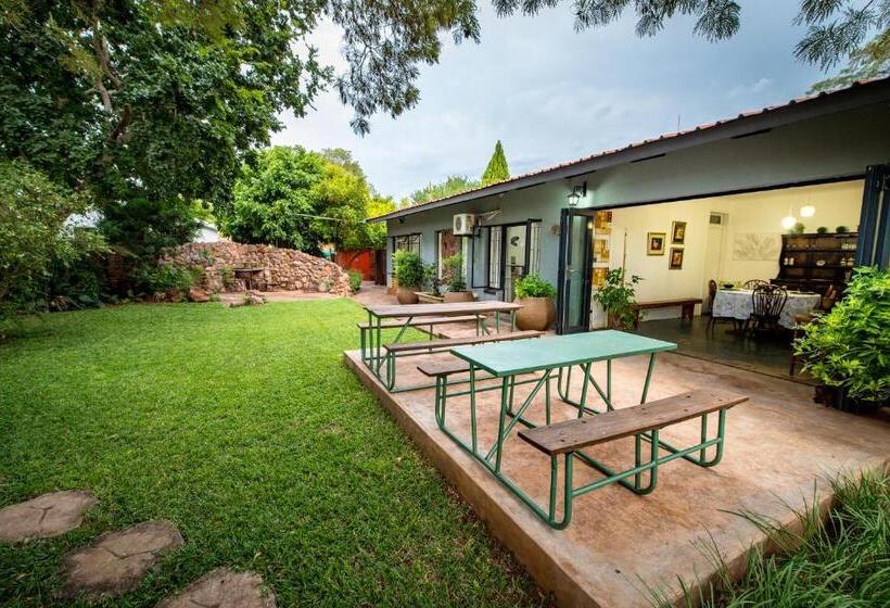 ベッドアンドブレックファースト Interlude Guest House