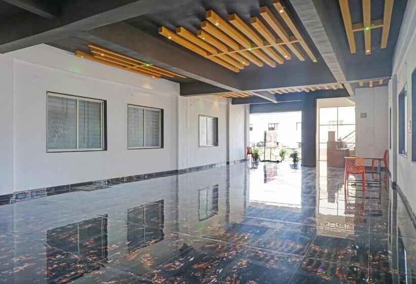 호텔 Oyo Royal Inn