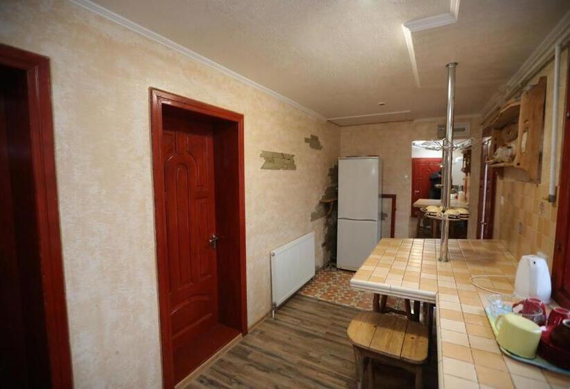 ユースホステル міні готель комора