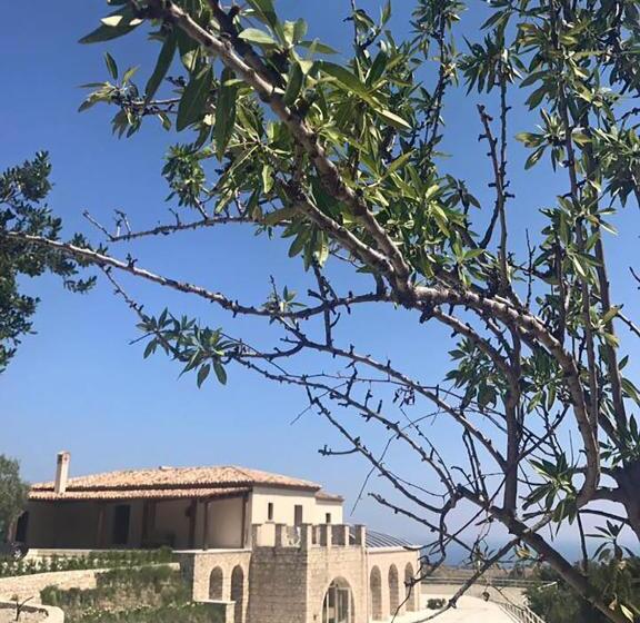 בית מלון כפרי Casale Della Rocca