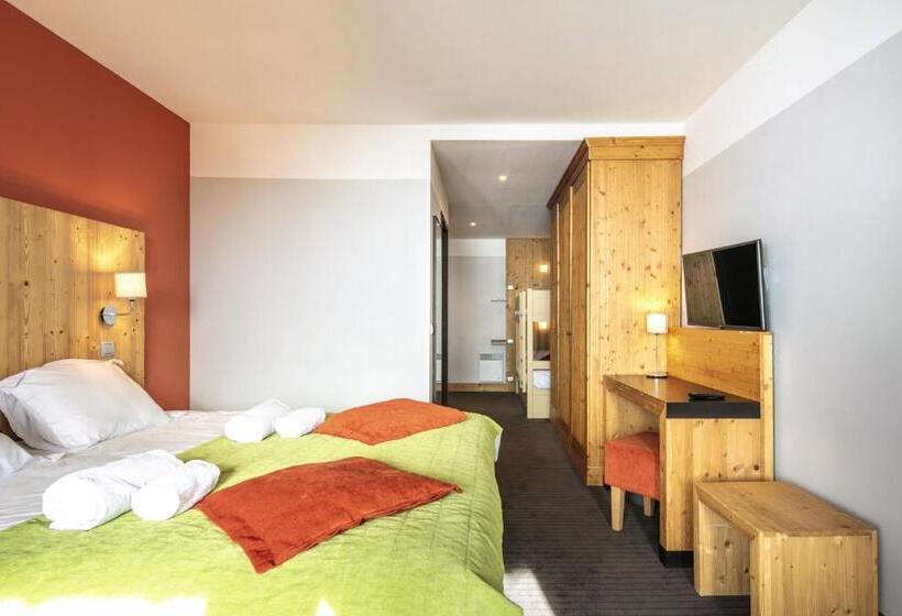 هتل Hôtel Les Menuires Les Bruyères