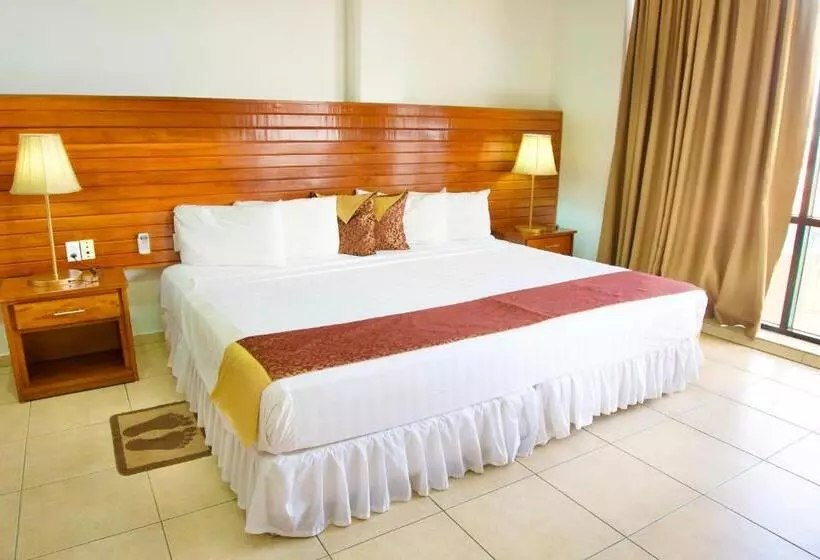 هتل Tropical Keys