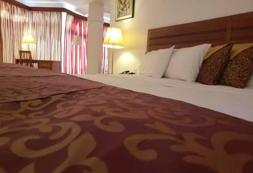 هتل Tropical Keys