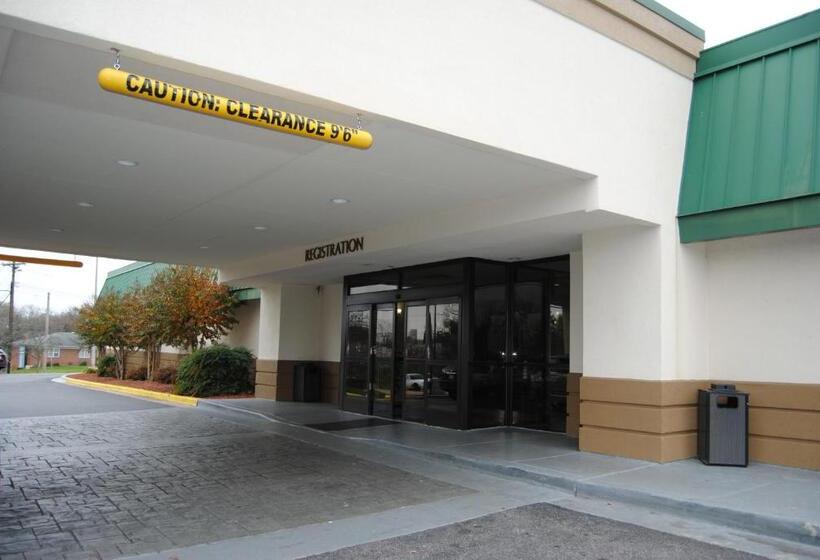 Отель Quality Inn